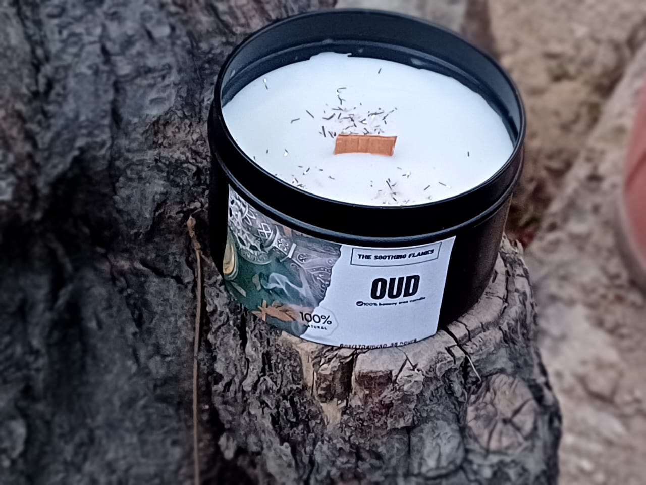 Oud scented candle